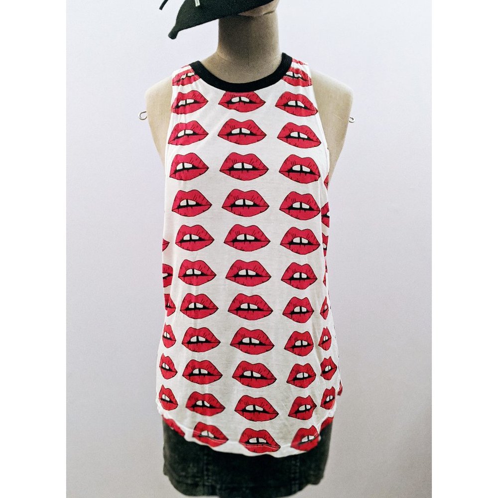 New UO Lip print tank - xs - Picture 1 of 3
